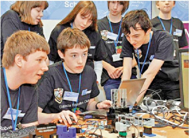 一枝独秀/单版电脑价廉体积细 付运量逆市扬(图1)