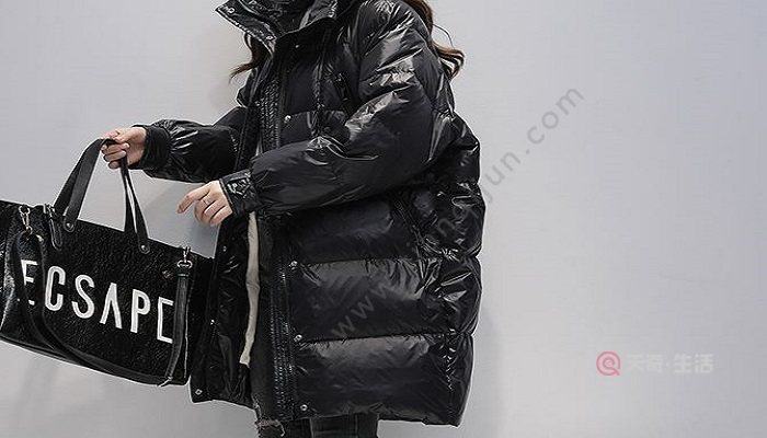 茧型羽绒服适合什么身材 茧型羽绒服配什么裤子(图3) 茧型羽绒服适合什么身材