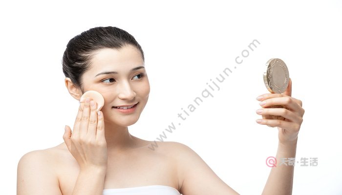 定妆粉怎么用 定妆粉使用方法(图3) 定妆粉怎么用