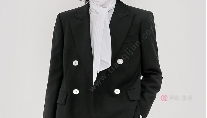 微胖的人适合穿小西装吗 微胖型穿什么西服(图4) 微胖的人适合穿小西装吗
