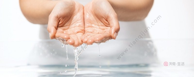如何自制美白祛痘爽肤水  自制美白爽肤水配方(图1) 如何自制美白祛痘爽肤水