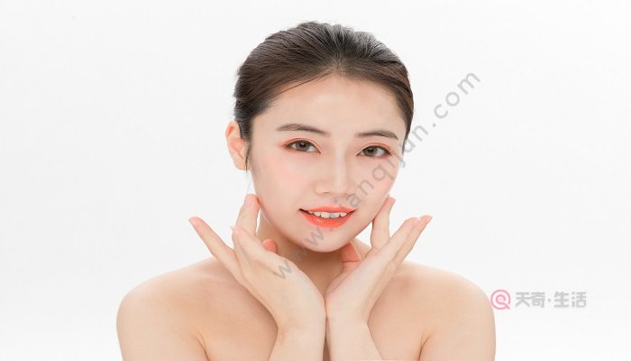 如何自制美白祛痘爽肤水  自制美白爽肤水配方(图2) 如何自制美白祛痘爽肤水